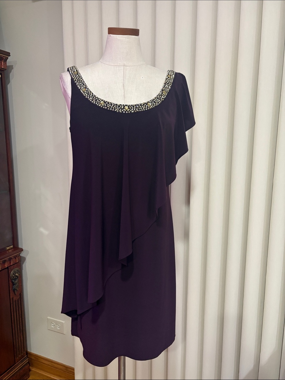 NWT Betsy & Adam cocktail jersey mini Dress beaded Scoop flattering overlay 10